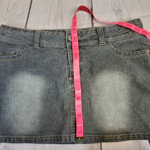 Bongo denim skirt, size 13.  some stretch - Picture 4 of 5